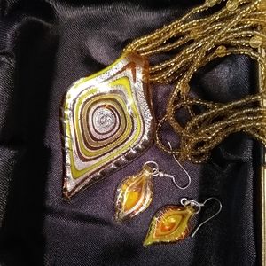 ARTISAN GLASS NECKLACE WITH MATCHING EARRINGS